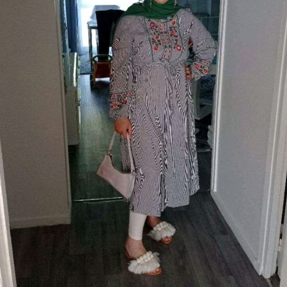 Shein embroidery dress with bow Medium - Picture 3 of 4